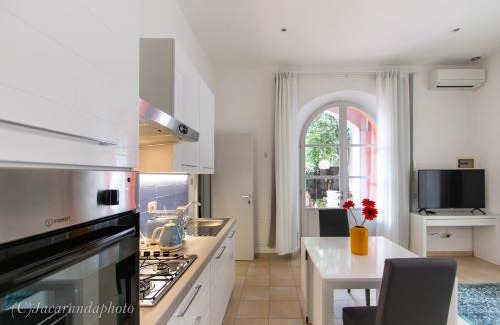 Pietrasanta Apartment | La Suite di Bonnes Vacances
