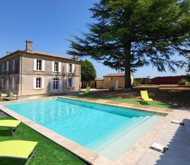 Lussac Bed & Breakfast | La suite du Grand Cèdre