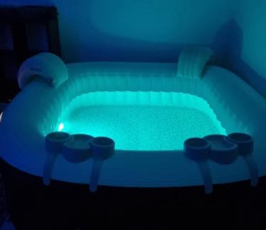 Le Hameau Apartment | La suite jacuzzi