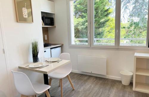 Saint-Nazaire Apartment | La Suite Le studio ANANAS vue sur jardin proche plages