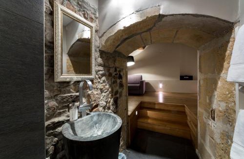 Old Lyon Apartment | La Suite Miroirs - Plein cœur du Vieux Lyon