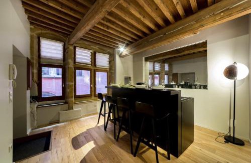Old Lyon Apartment | La Suite Miroirs - Plein cœur du Vieux Lyon