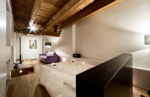 Old Lyon Apartment | La Suite Miroirs - Plein cœur du Vieux Lyon