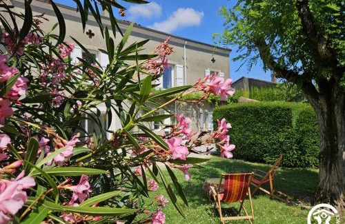 Castres House | La surprise des jumelles