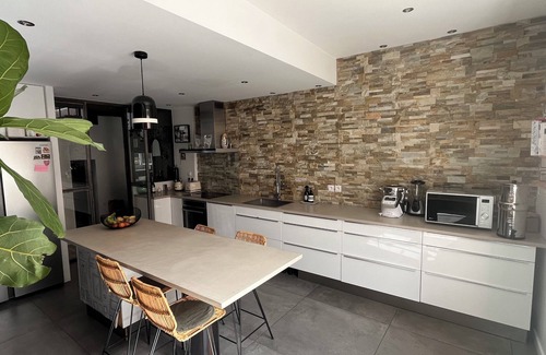 Cuire House | La Terrasse des épices: Town house very close to Lyon, Private swimming pool