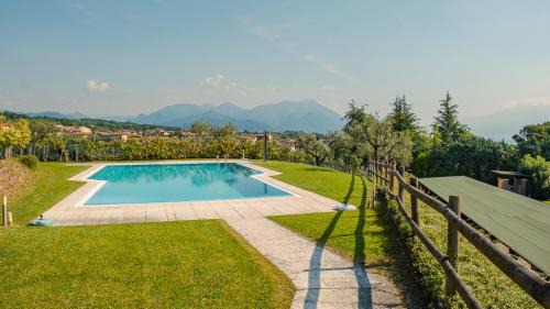Polpenazze del Garda Apartment | La Terrazza sul Lago - Italian Homing