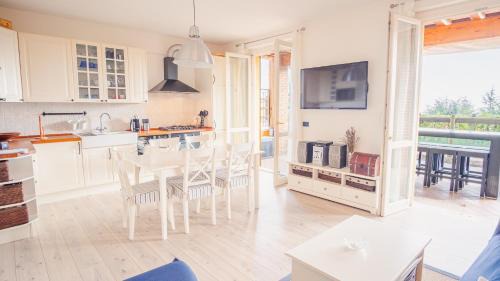 Polpenazze del Garda Apartment | La Terrazza sul Lago - Italian Homing