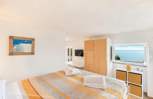 Pugliola Apartment | La terrazza sul mare Private parking AC Big terrace