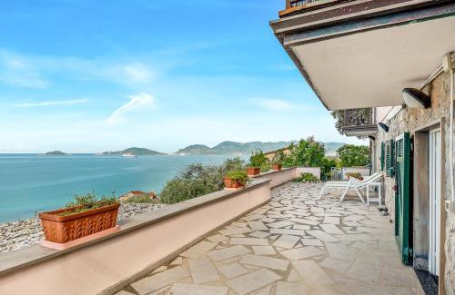 Pugliola Apartment | La terrazza sul mare Private parking AC Big terrace