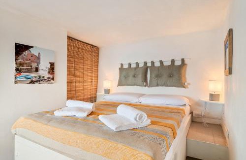 Pugliola Apartment | La terrazza sul mare Private parking AC Big terrace