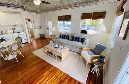 Pass-a-Grille Historic District Apartment | La Tortuga Historic Downtown Pass A Grille St Pete Beach 8
