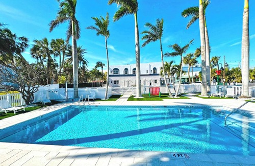 Pass-a-Grille Historic District Apartment | La Tortuga Historic Pass A Grille St Pete Beach Unit 1 thru 5