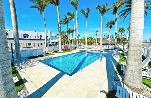 Pass-a-Grille Historic District Apartment | La Tortuga Historic Pass A Grille St Pete Beach Unit 6 thru 8