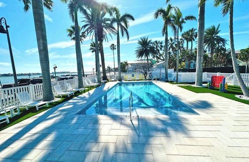 Pass-a-Grille Historic District Apartment | La Tortuga Historic Pass A Grille St Pete Beach 9