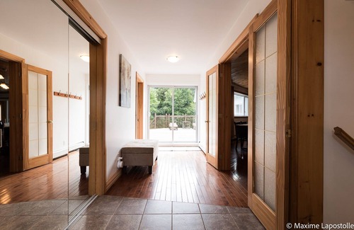 Sainte-Beatrix House | La Tour Boisée: Large Chalet in nature
