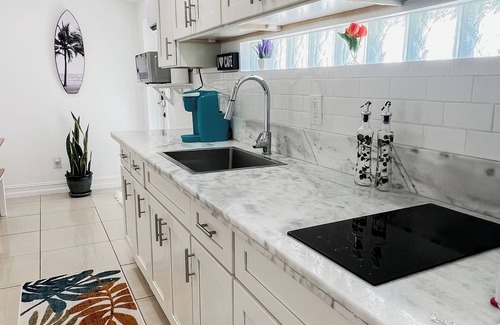 Pinecrest West Park Apartment | La Tropical - private 1 bedroom apartment w/patio