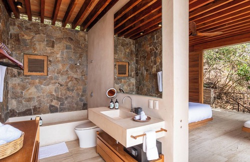 Santa Maria Tonameca Hotel | La Valise Mazunte