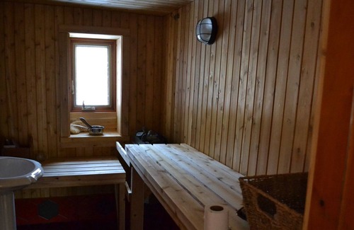 Saint-Etienne-De-Bolto Cottage | La vallée magique, grande maison familiale et rustique avec sauna.