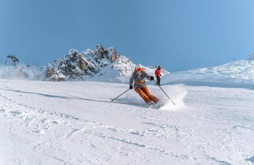 Vallandry Ski Chalet | La vente en poupe : Luxury chalet (11p). 5 bedrooms and 3 bathrooms. In the centre of Vallandry, with a beautiful view