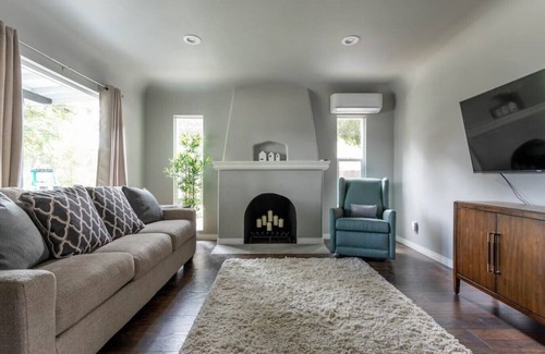 Bonita House | La Verne 2 · Downtown La Verne. 1 min walk