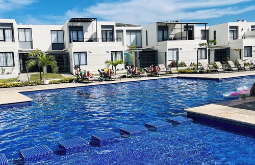 Ixtapa House | La Vida Beach House/free airport pick up