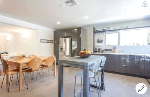 Sunset Park House | La vie en Rose Venice