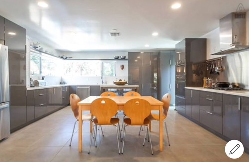 Sunset Park House | La vie en Rose Venice