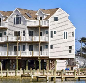 Chincoteague House | La Vie - Waterfront, boat dock & Pool!