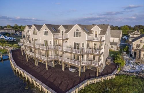Chincoteague House | La Vie - Waterfront, boat dock & Pool!