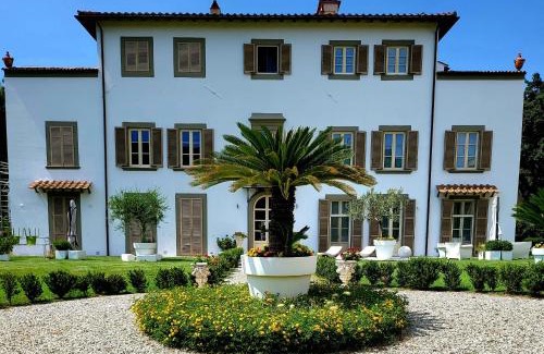 Livorno Apartment | LA VILLA APARTMENTS - Convenient for Sardinia and Corsica - 4-5 beds -Private Parking included with Camera