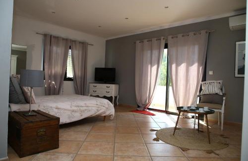 Sanary-sur-Mer Bed & Breakfast | La Villa Blanche