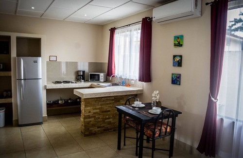 Barrio Ricos y Famosos Villa | La Villa Creole