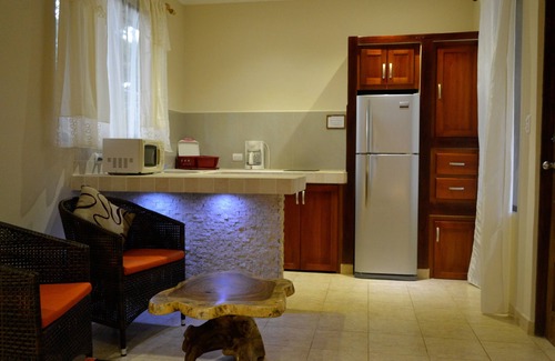 Barrio Ricos y Famosos Villa | La Villa Creole