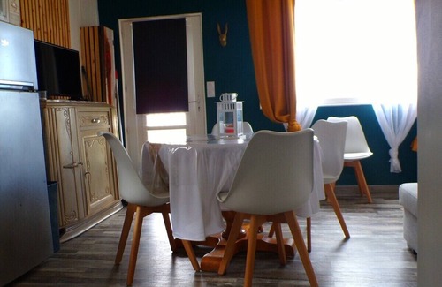 Saint-Come-de-Fresne Apartment | La Villa d'Elisa - Apartment for 5 people