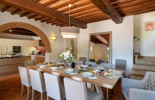 Lari Villa | La Villa nell'Isola Verde 12, Emma Villas