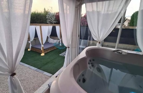 Gard Rhodanien Apartment | La Villa Romane Spa & Détente