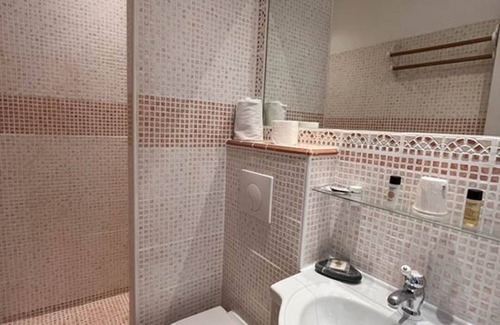 Vence Hotel | LA Villa Roseraie , Hotel Familial Ouvert Toute L Annee. Animaux Acceptes