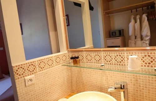 Vence Hotel | LA Villa Roseraie , Hotel Familial Ouvert Toute L Annee Animaux Acceptes