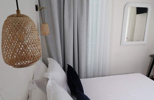 Vence Hotel | LA Villa Roseraie , Hotel Familial Ouvert Toute L Annee Animaux Acceptes