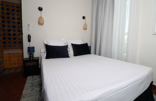 Vence Hotel | LA Villa Roseraie , Hotel Familial Ouvert Toute L Annee Animaux Acceptes