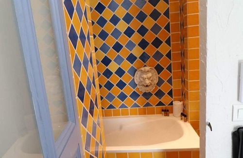 Vence Hotel | LA Villa Roseraie , Hotel Familial Ouvert Toute L Annee Animaux Acceptes