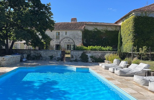 Gout-Rossignol House | La Villa Rossignol promet une escapade tranquille au milieu de la nature