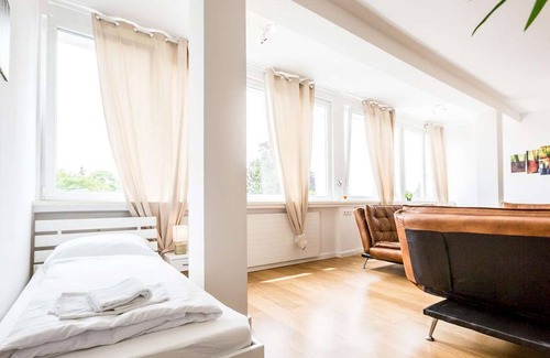 Langenfeld Apartment | LA02 4 room apartment in a quiet location with free W-LAN in Langenfeld