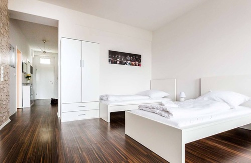 Langenfeld Apartment | LA03 Holiday apartment in a quiet location with a large dining room and free W-LAN in Langenfeld