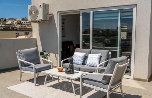 Gzira Apartment | LA88 Cityway Penthouse