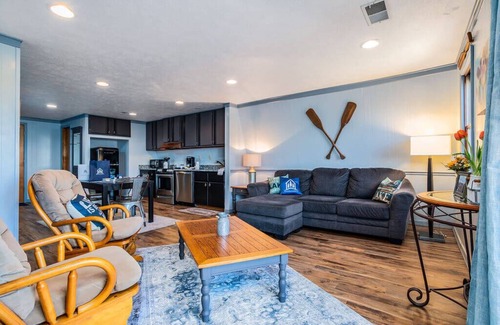 Big Cedars House | Labor Day Open-Lake Front King Suite: Full Kitchen-Deck-Shared Hot Tub-Free Tix Daily