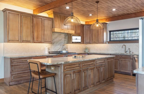 Lampe House | Labor Day Open, Pvt Outdoor Pool-Pvt HotTub-Breathtaking Lake Views/Access-New Build-Free Tickets