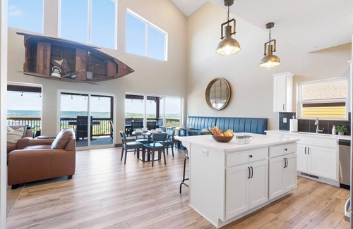 Kimberling City House | Labor Day Open, Best Views of Lake, Lazy River, Skee Ball, Arcade, Hot Tub, Free Silver Dollar Tix!