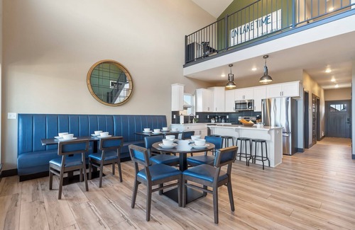Kimberling City House | Labor Day Open, Best Views of Lake, Lazy River, Skee Ball, Arcade, Hot Tub, Free Silver Dollar Tix!