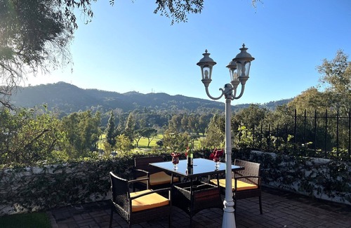 North Arroyo House | Labor Day Special - Stunning Mansion 5 min Walk to Rose Bowl Pasadena